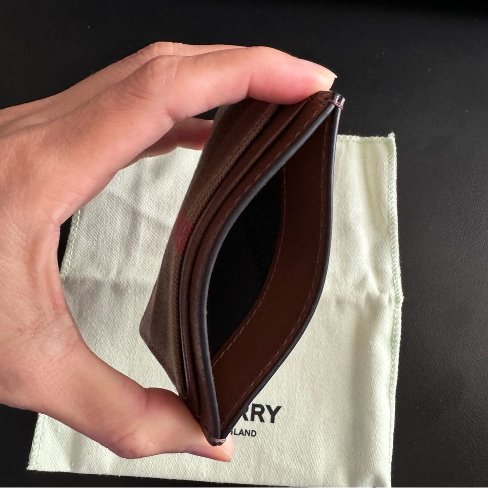 Authentic Burberry card case - Picture 5 of 5